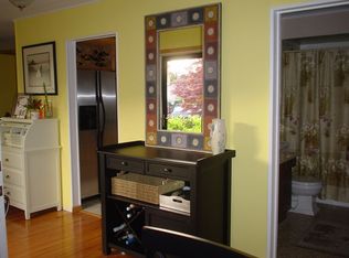 27 Tappan Ave, Babylon, NY