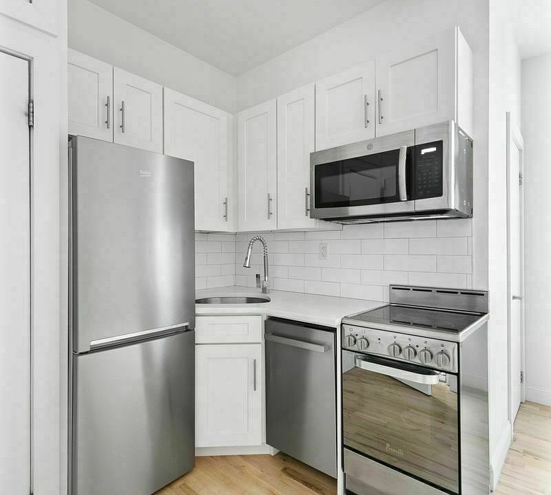 2nd image of 174 Hester St #20