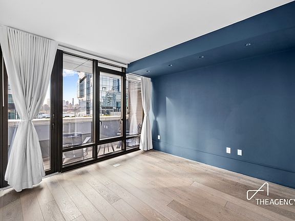 5th image of 429 Kent Ave #832