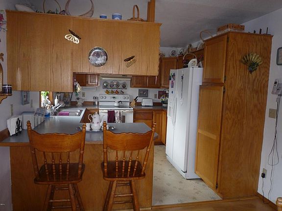 4th image of 1312 Hillcrest Dr