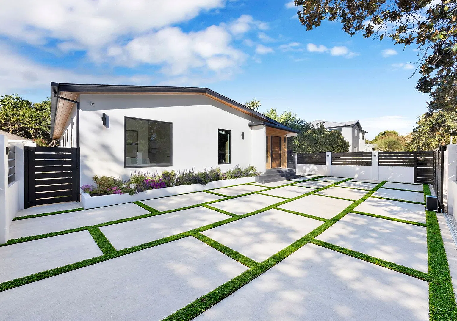 Modern Luxury Retreat with Designer Interiors, Resort-Style Backyard & Private ADU — Photo 4