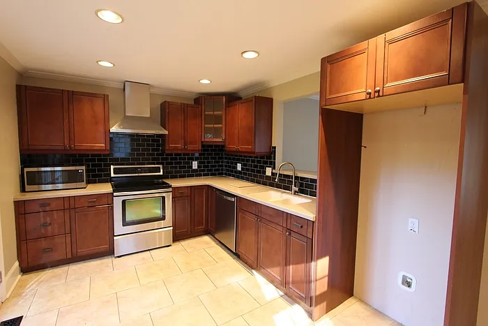1000 Beverly Dr — Photo 5