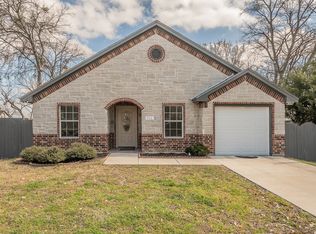 906 N Wilhite St, Cleburne, TX 76031