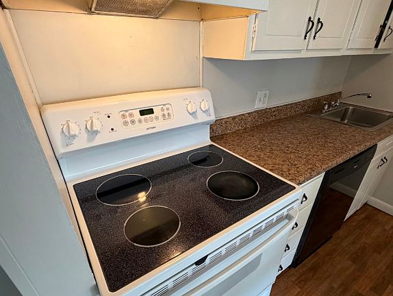 5th image of 575 N Main St #4fb8714ec