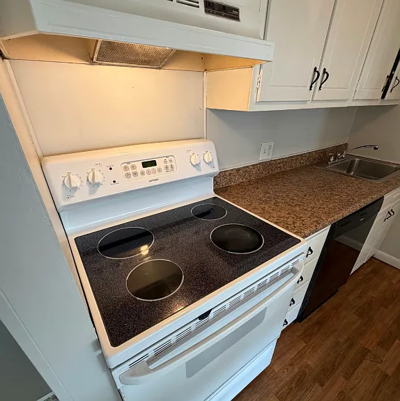 575 N Main St. #302 Fall River, MA 2 Bedroom, 1 Bathroom Heat Included! — Photo 5