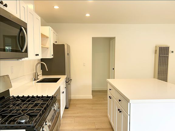 4th image of 203 Ladera St APT 12