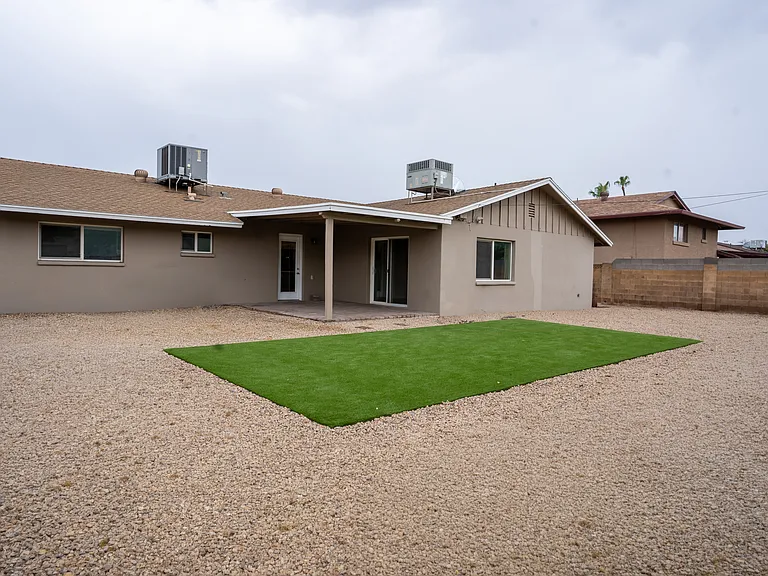 1728 E Laguna Dr — Photo 2