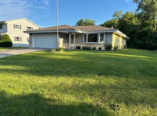3901 W Plainfield Ave, Greenfield, WI 53221