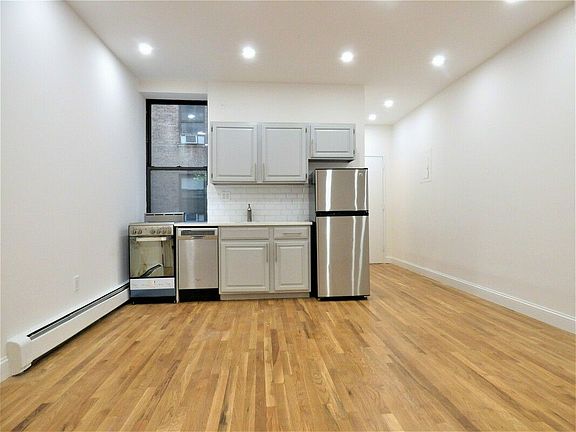 3rd image of 120 Sullivan St APT 1E