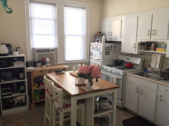 3rd image of 2547 46th St #3