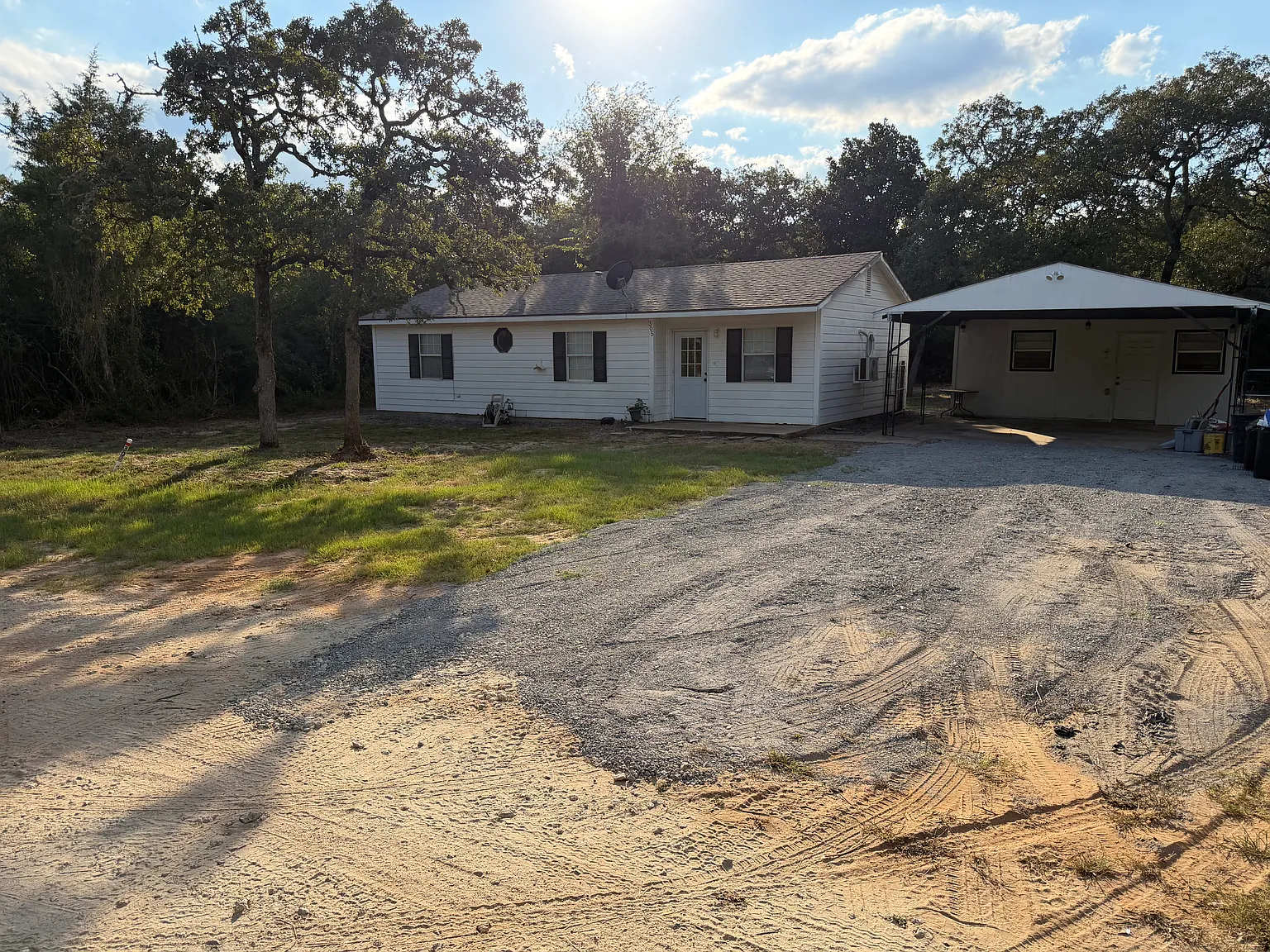 305 Sycamore Ln — Photo 2