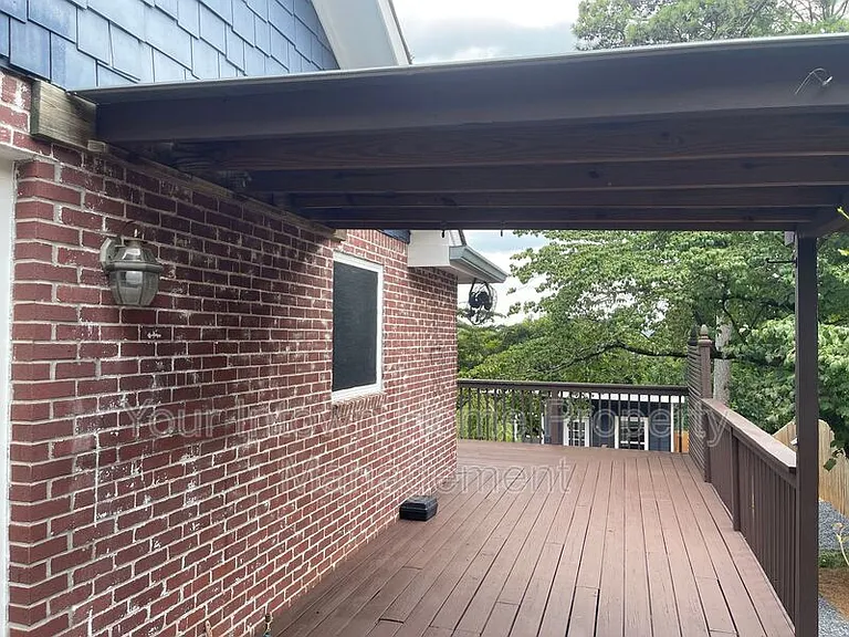 2695 Sharondale Dr NE — Photo 38