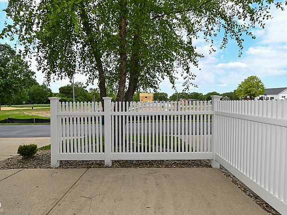 4th image of 11437 Enclave Blvd