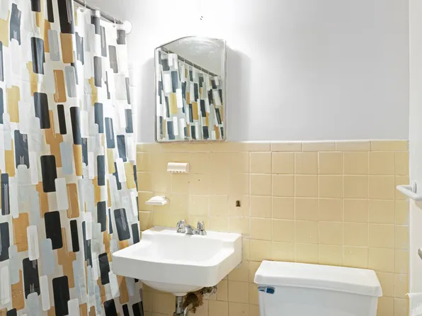 70 La Salle Street image 5 of 6
