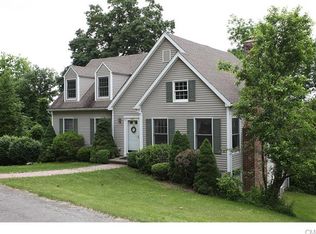 18 Smoke Ridge Dr, Sherman, CT 06784