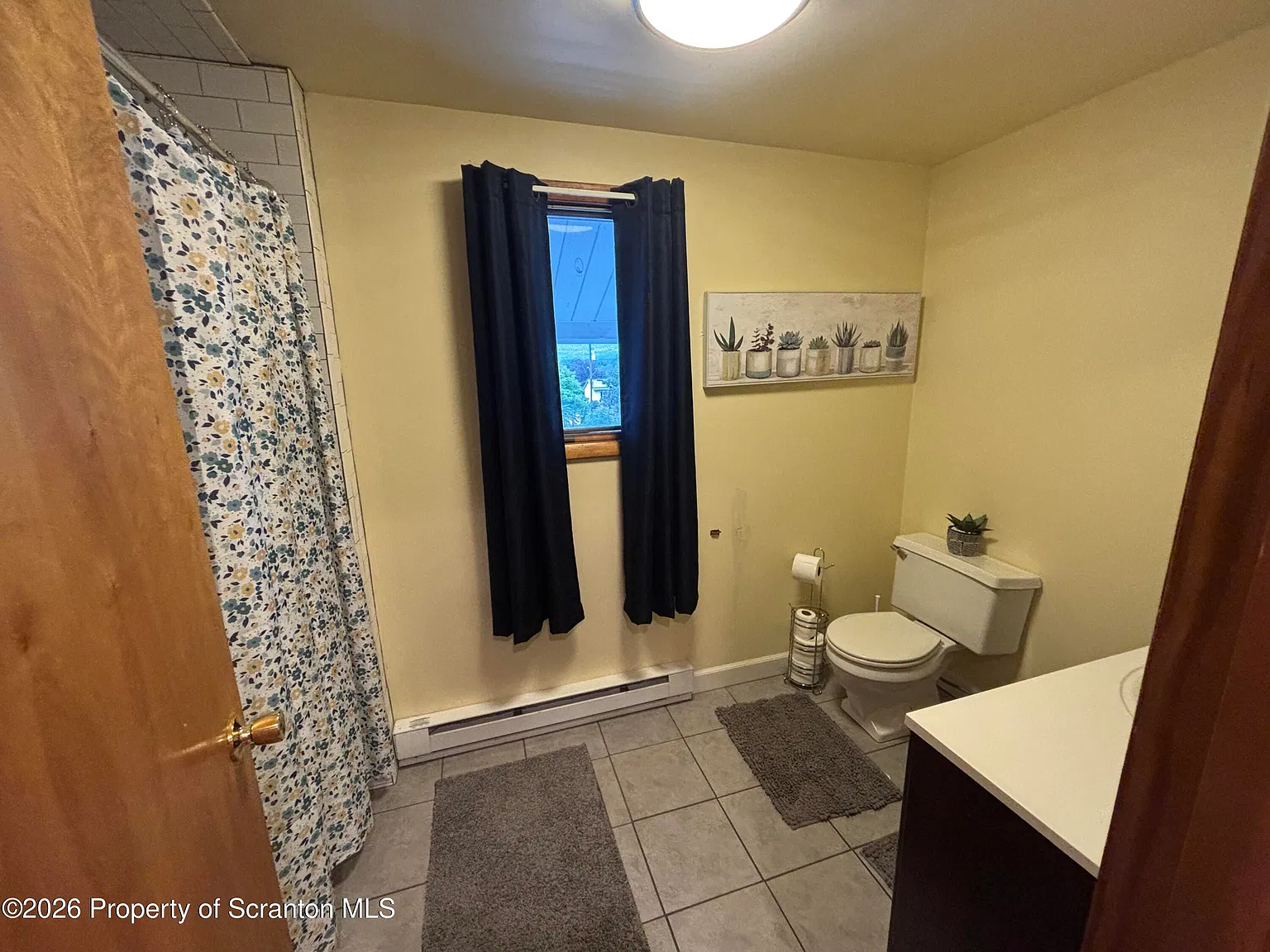 2 bed, 1.0 bath, 900 sqft, $1,600 — Photo 3