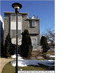 973 Goethals Rd N  image 1 of 18