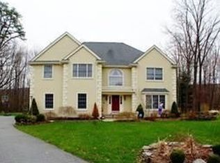 5 Kingston Ct, Oak Ridge, NJ 07438