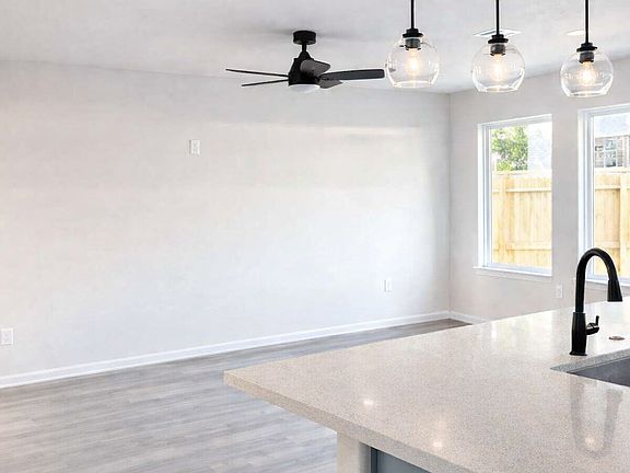 4th image of 15565 Kurt Dr