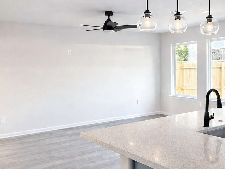 15565 Kurt Dr — Photo 5