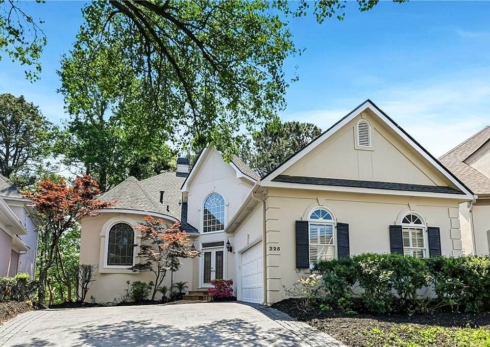 1st image of 225 Brassy Ct