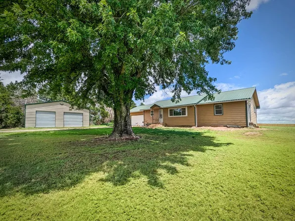 622 S Caldwell Rd, Mayfield, KS 67103