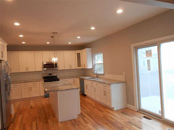 3rd image of 411B Powells Ln