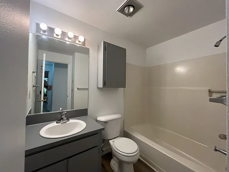 4634 SW Vermont St #4 — Photo 26