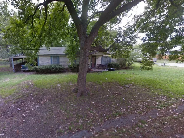 415 E Franklin St, Wolfe City, TX 75496