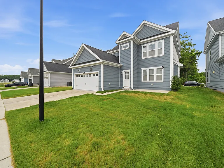 5049 Duxbury Rd — Photo 41