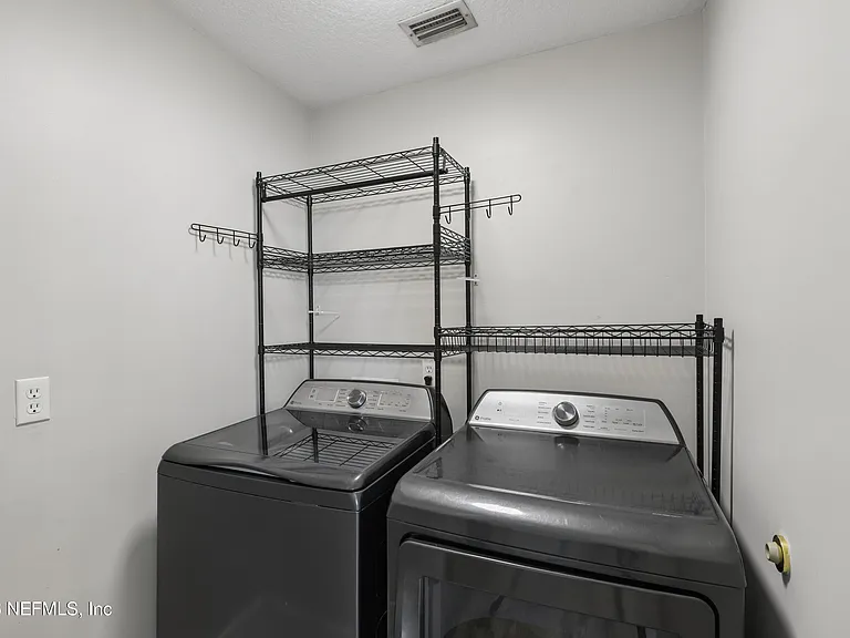 204 Crosstern Ct — Photo 41