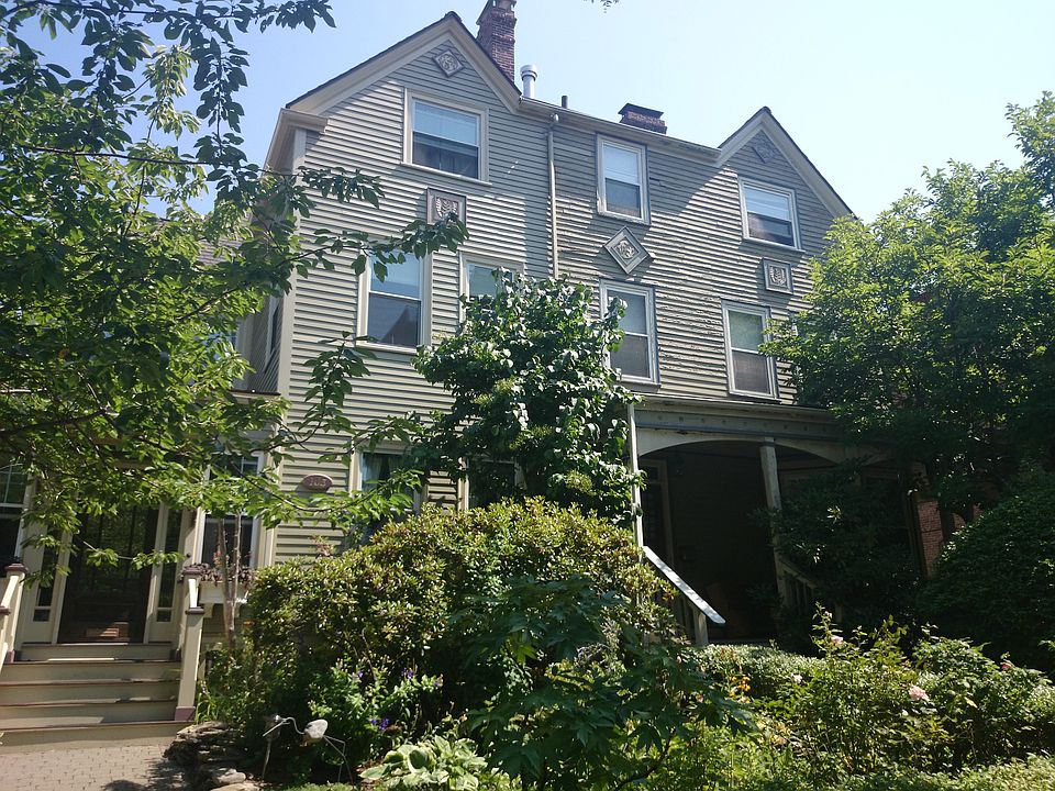 2nd image of 105 Centre St