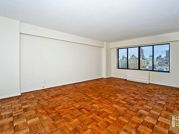 2nd image of 900 Park Ave APT 14E