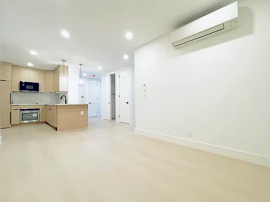 Rented by REAL New York | media 3