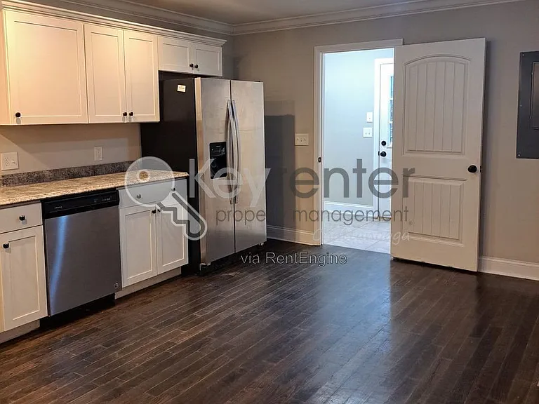 3583 Crompton St — Photo 6