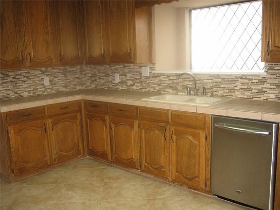 4th image of 325 Trinidad Ct