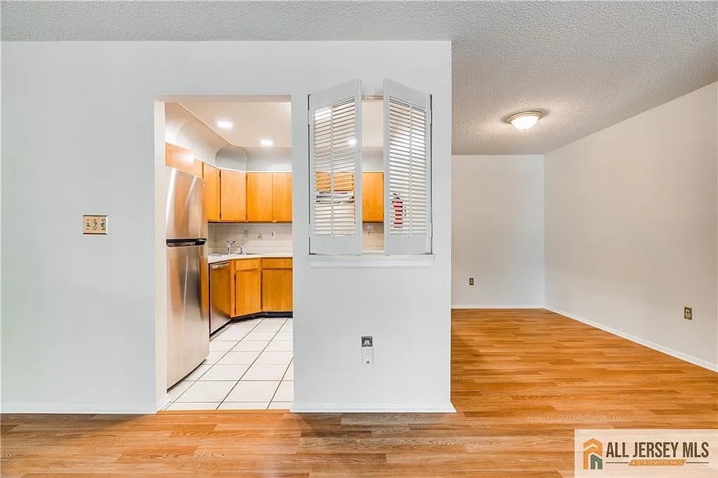 2 bed, 2.0 bath, 1106 sqft, $2,300 — Photo 2