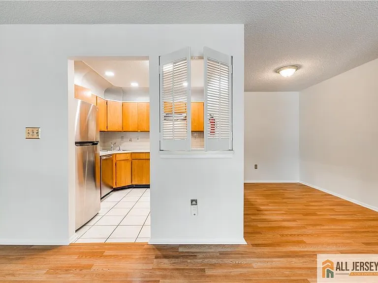 35 Brighton Way — Photo 2