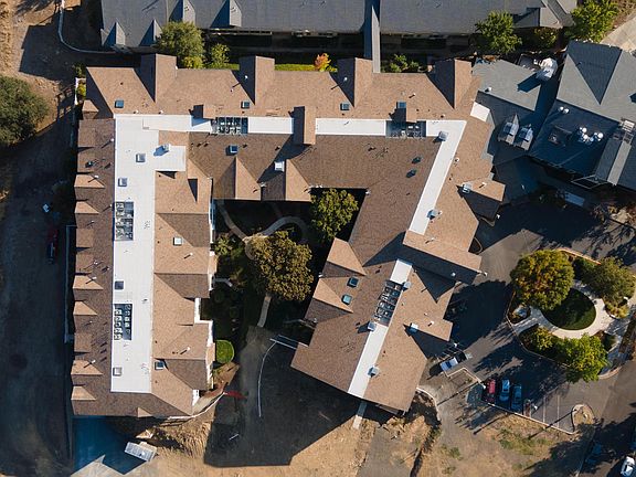 4th image of 924 Mountain Meadows Cir