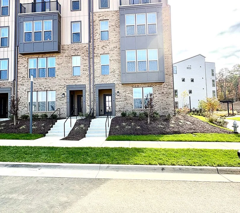 423 Aura Ave