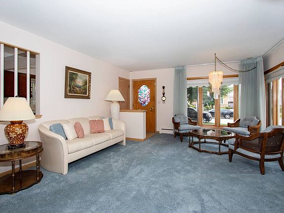 2nd image of 8368 W Sunnyside Ave