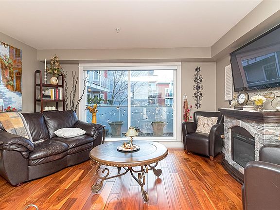 2nd image of 1315 Esquimalt Rd #312