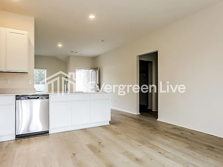 109 Jasmine Ct — Photo 7