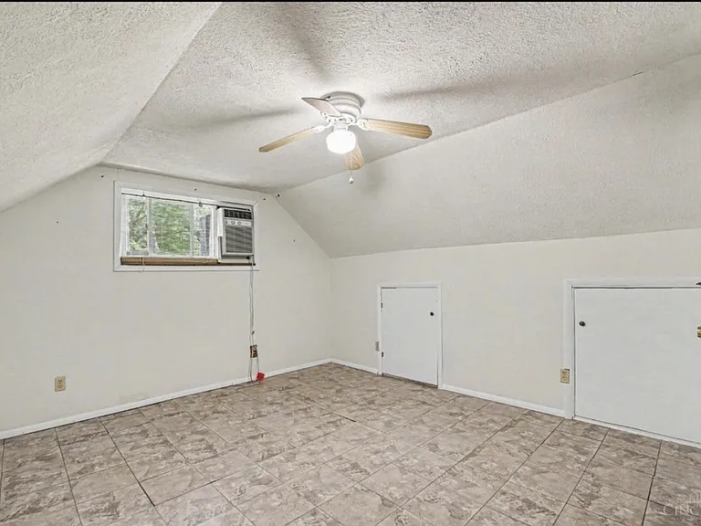 1005 Archland Dr — Photo 4