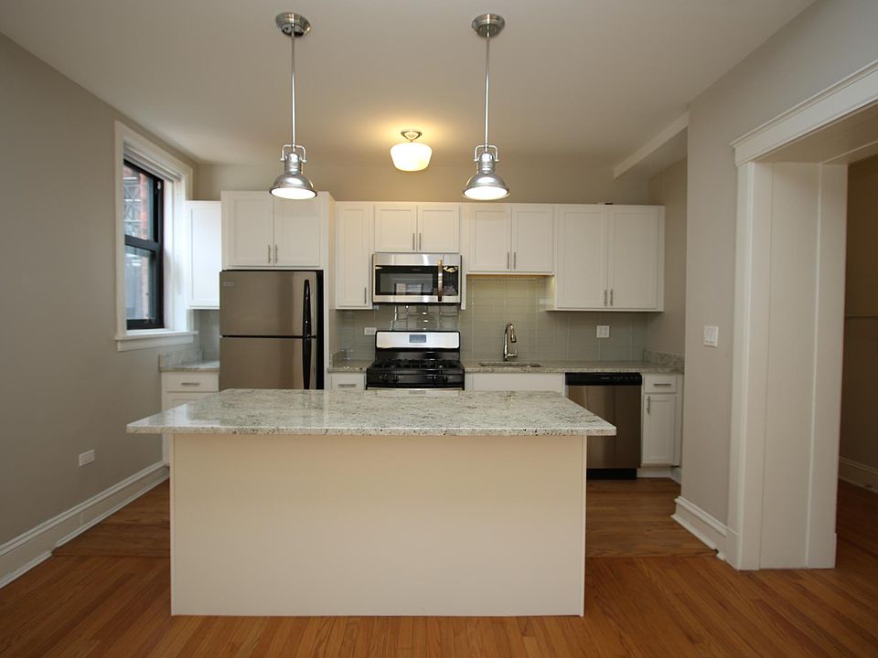 1st image of 327 W Fullerton Pkwy #301