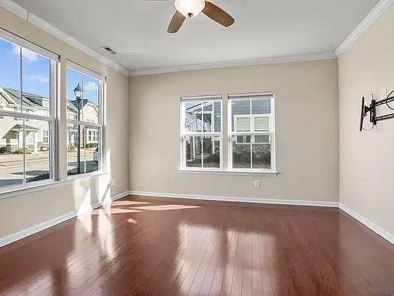 4th image of 1061 Semora Ln