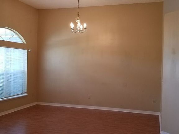 4th image of 2176 Saint Martins Dr E