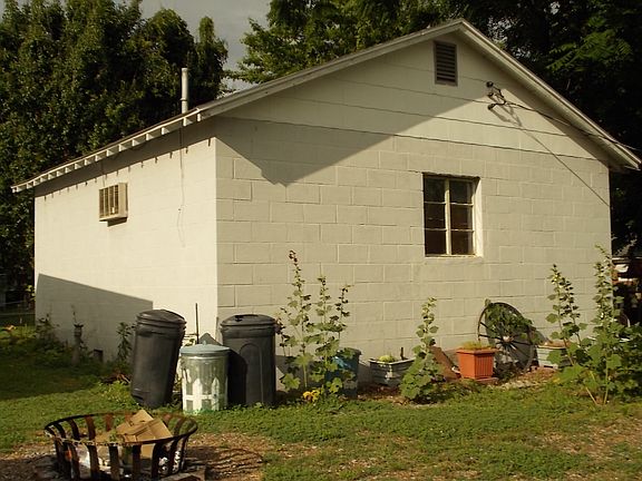 4th image of 1409 W Reservoir Ave