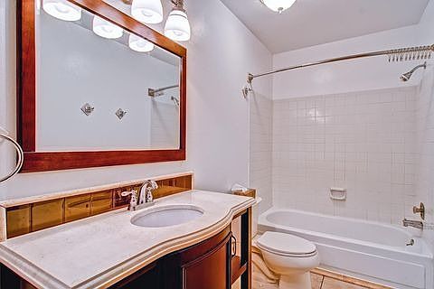 photo 1887419 Bathroomjpg