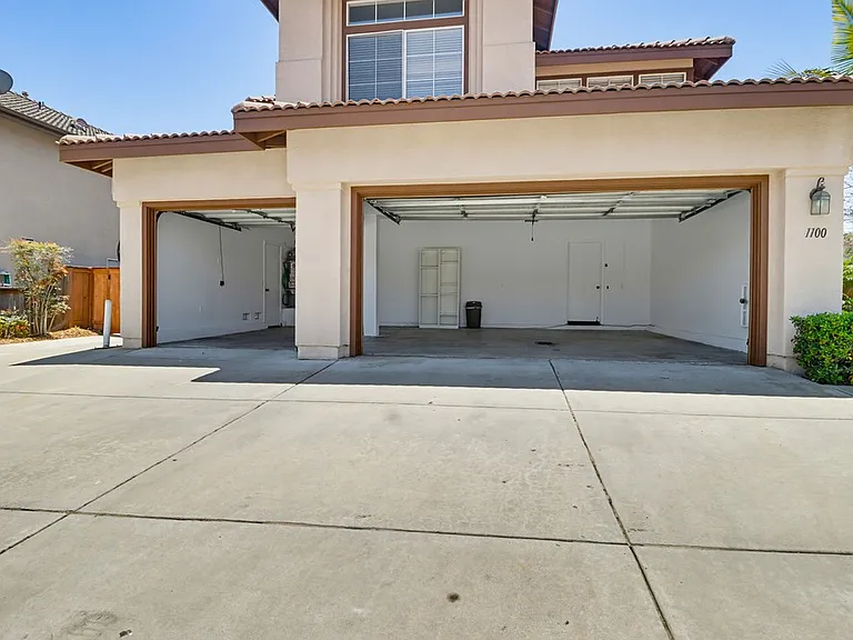 1100 Corrales Ln — Photo 43